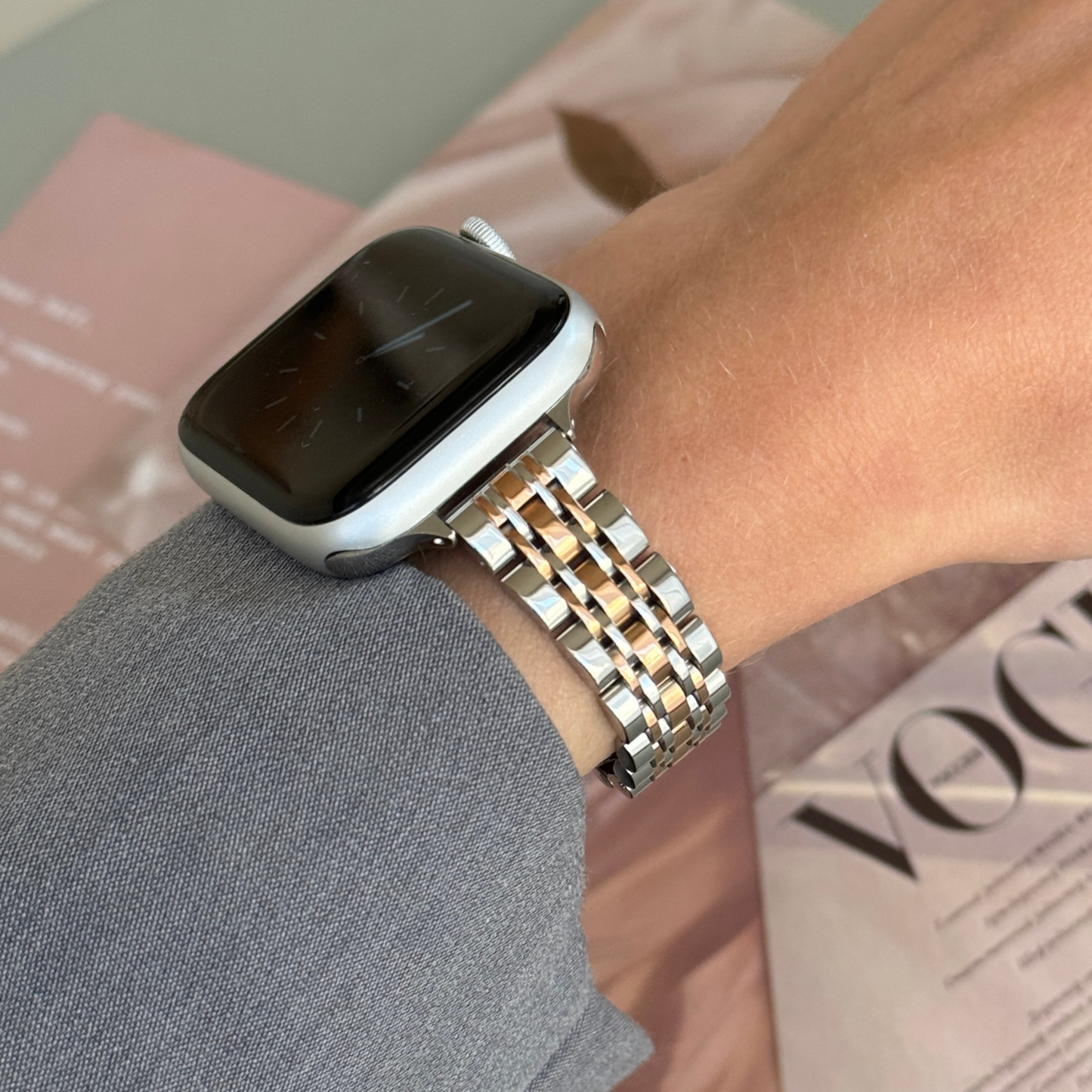 Gold Apple Watch Band, iWatch strap 45mm 44mm 42mm 41mm 40mm 38mm 49mm, Luxury Women Metal Bracelet, Apple Watch 9, Apple armband gift