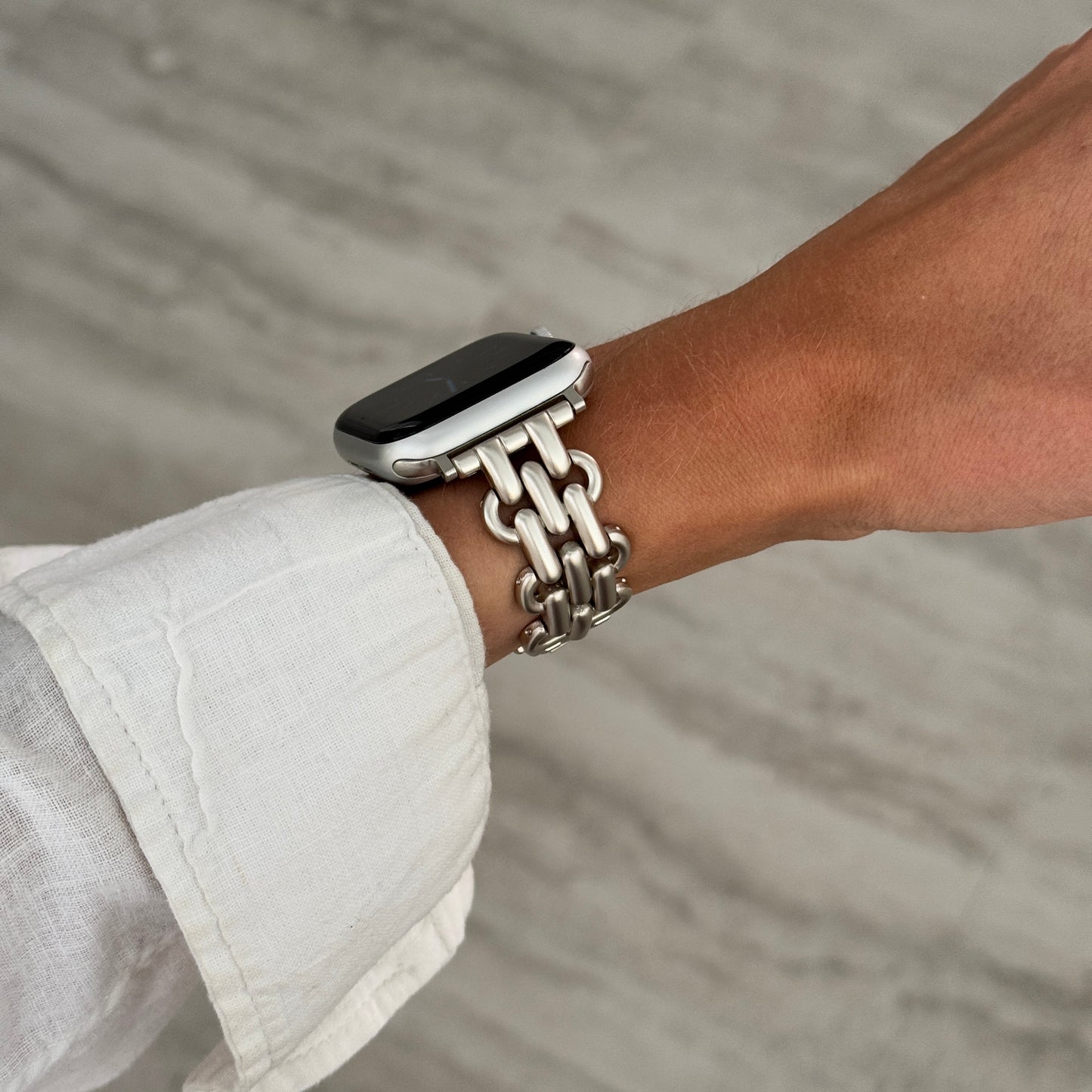 Fashionable stainless steel Apple Watch band with a sleek, high-polish shine. Complements every outfit and embodies the clean girl aesthetic. Compatible with Apple Watch Series 1-10, SE, and Ultra.