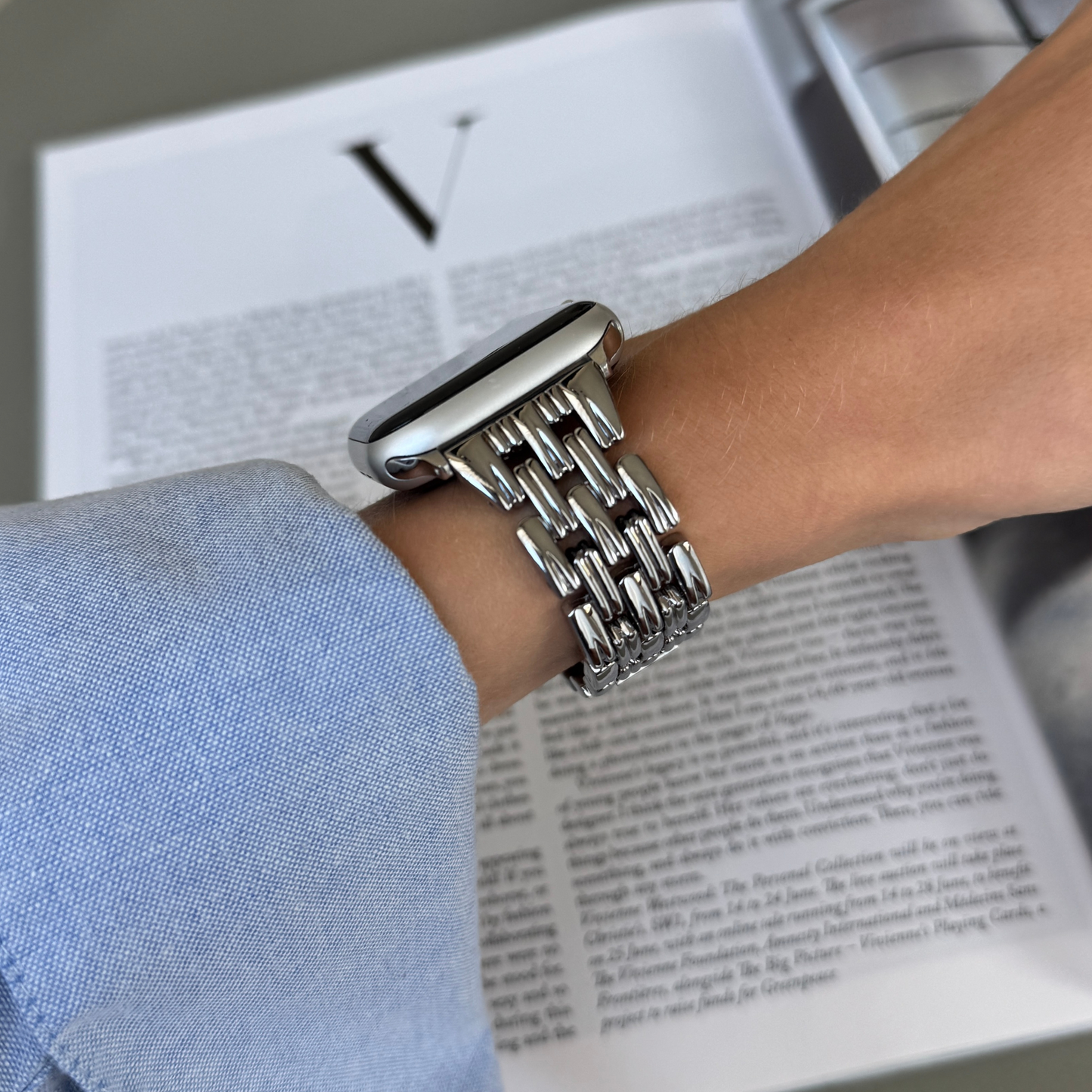 Feminine stainless steel Apple Watch band with a smooth interior and sleek, fashion-forward design. Available in gold, rose gold, silver, and black. Elevates every outfit. Compatible with Apple Watch Series 1-10, SE, and Ultra