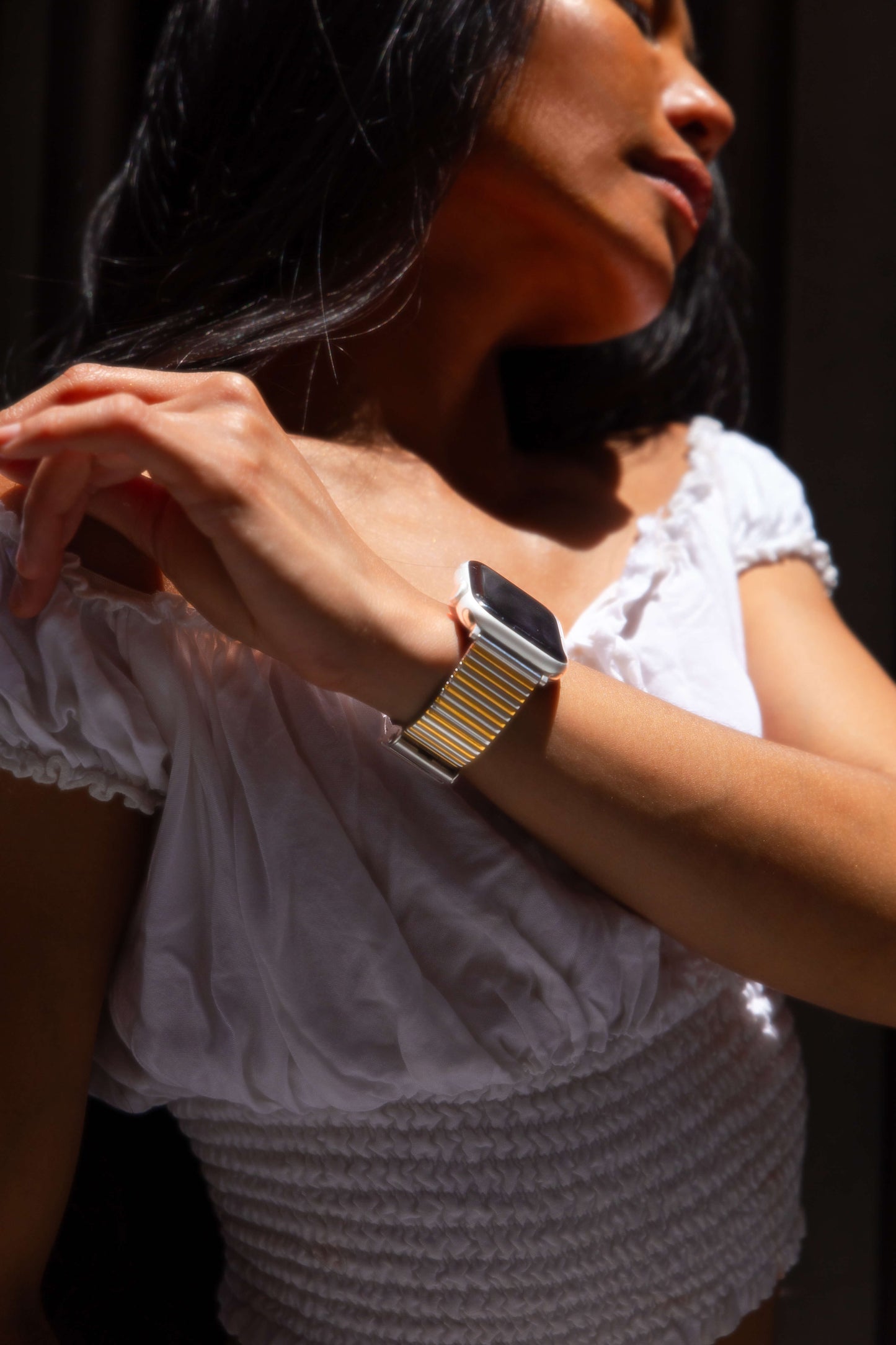 Stainless steel, waterproof Apple Watch band with a chic loop design. Features a multi-color finish and an easy-to-resize design for a perfect fit. Compatible with Apple Watch Series 1-10, SE, and Ultra.