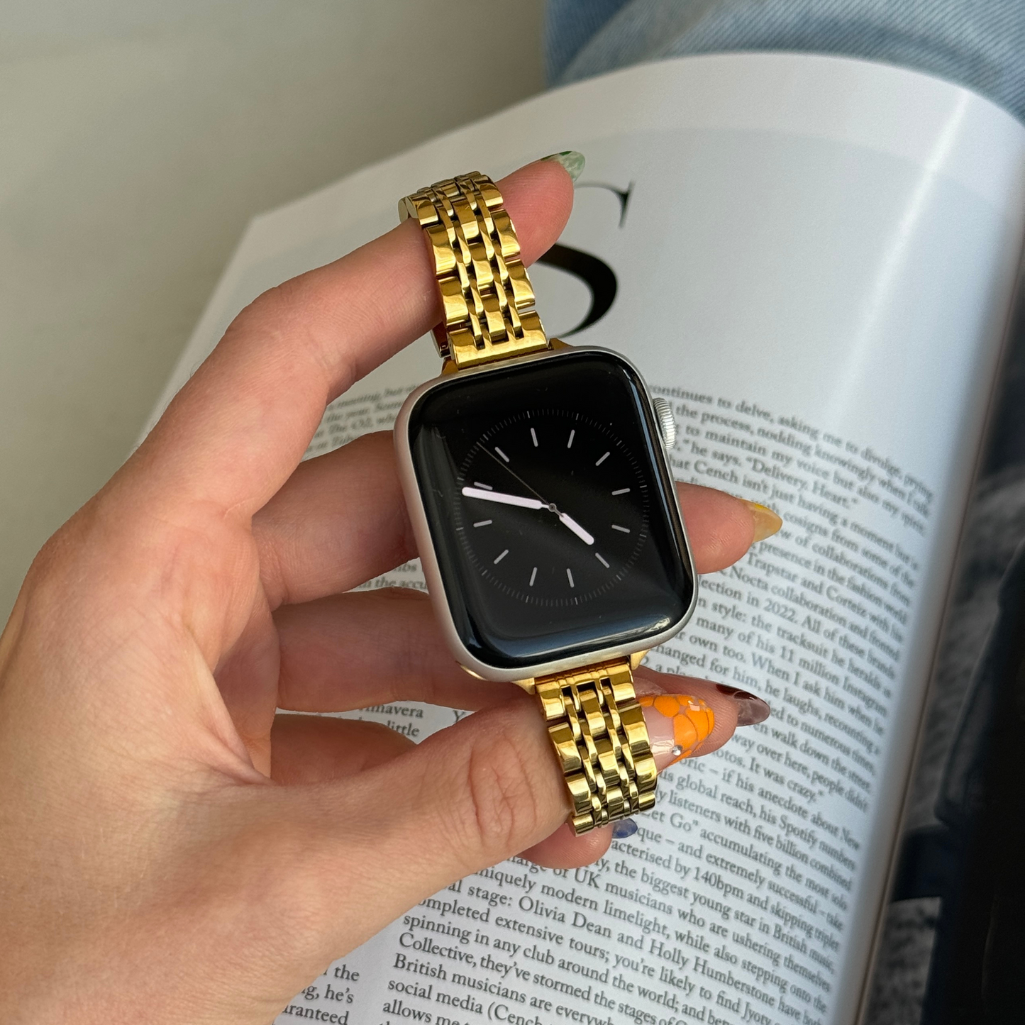 Gold Apple Watch Band, iWatch strap 45mm 44mm 42mm 41mm 40mm 38mm 49mm, Luxury Women Metal Bracelet, Apple Watch 9, Apple armband gift