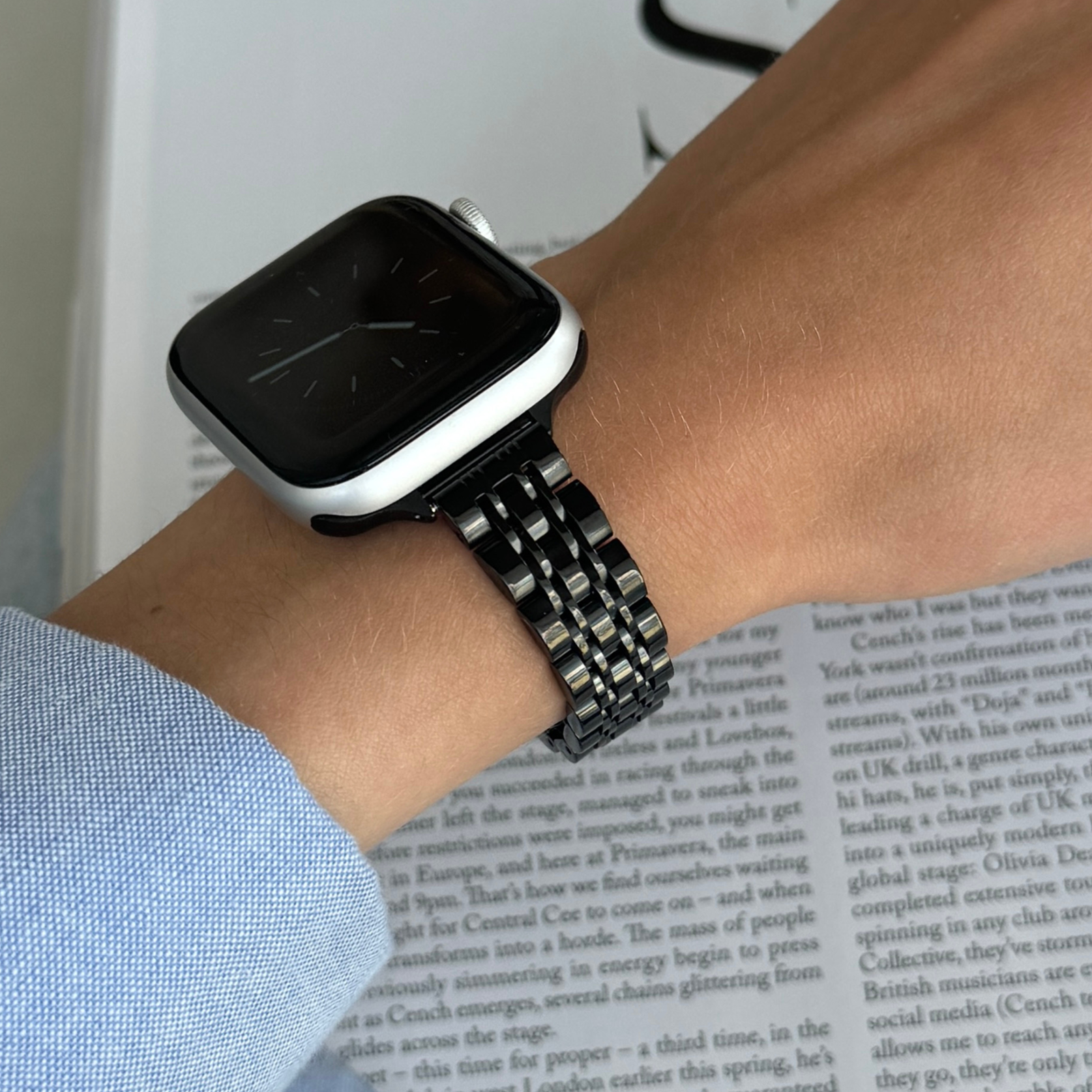 Gold Apple Watch Band, iWatch strap 45mm 44mm 42mm 41mm 40mm 38mm 49mm, Luxury Women Metal Bracelet, Apple Watch 9, Apple armband gift