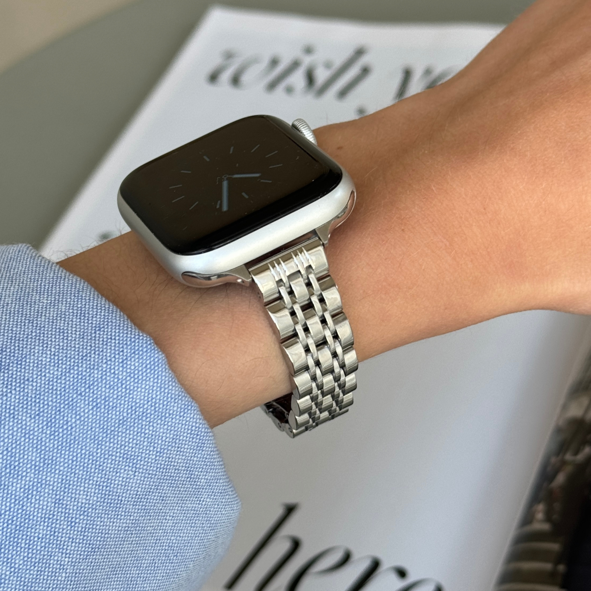 Gold Apple Watch Band, iWatch strap 45mm 44mm 42mm 41mm 40mm 38mm 49mm, Luxury Women Metal Bracelet, Apple Watch 9, Apple armband gift
