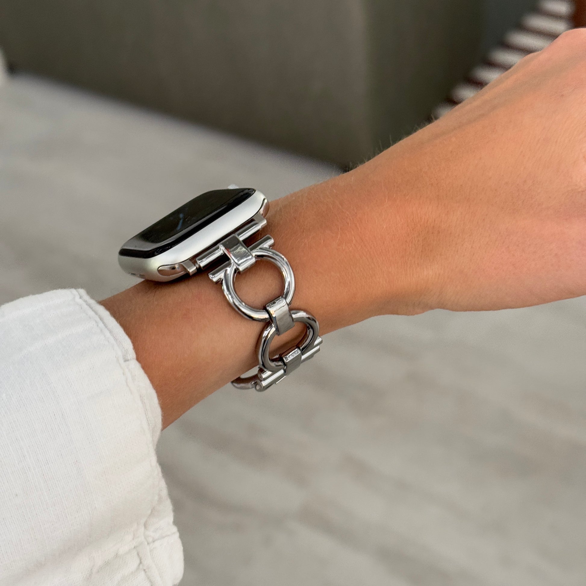 Slim and lightweight stainless steel Apple Watch band with a unique circle-link design. Easily resizable with no tools needed, perfect for both everyday wear and special occasions. Compatible with Apple Watch Series 1-10, SE, and Ultra