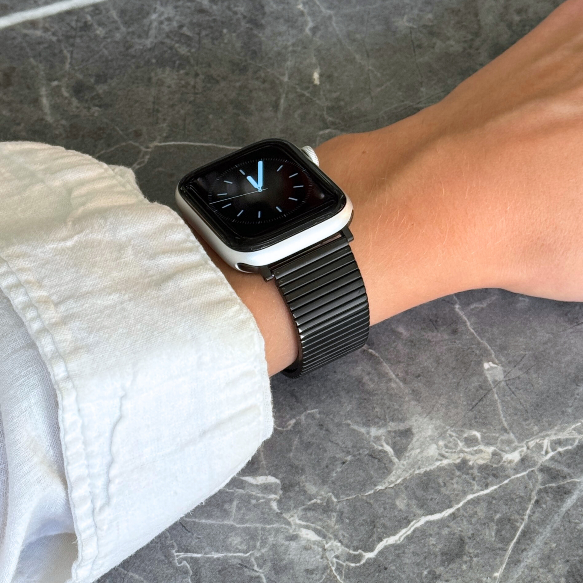 Stainless steel, waterproof Apple Watch band with a chic loop design. Features a multi-color finish and an easy-to-resize design for a perfect fit. Compatible with Apple Watch Series 1-10, SE, and Ultra.