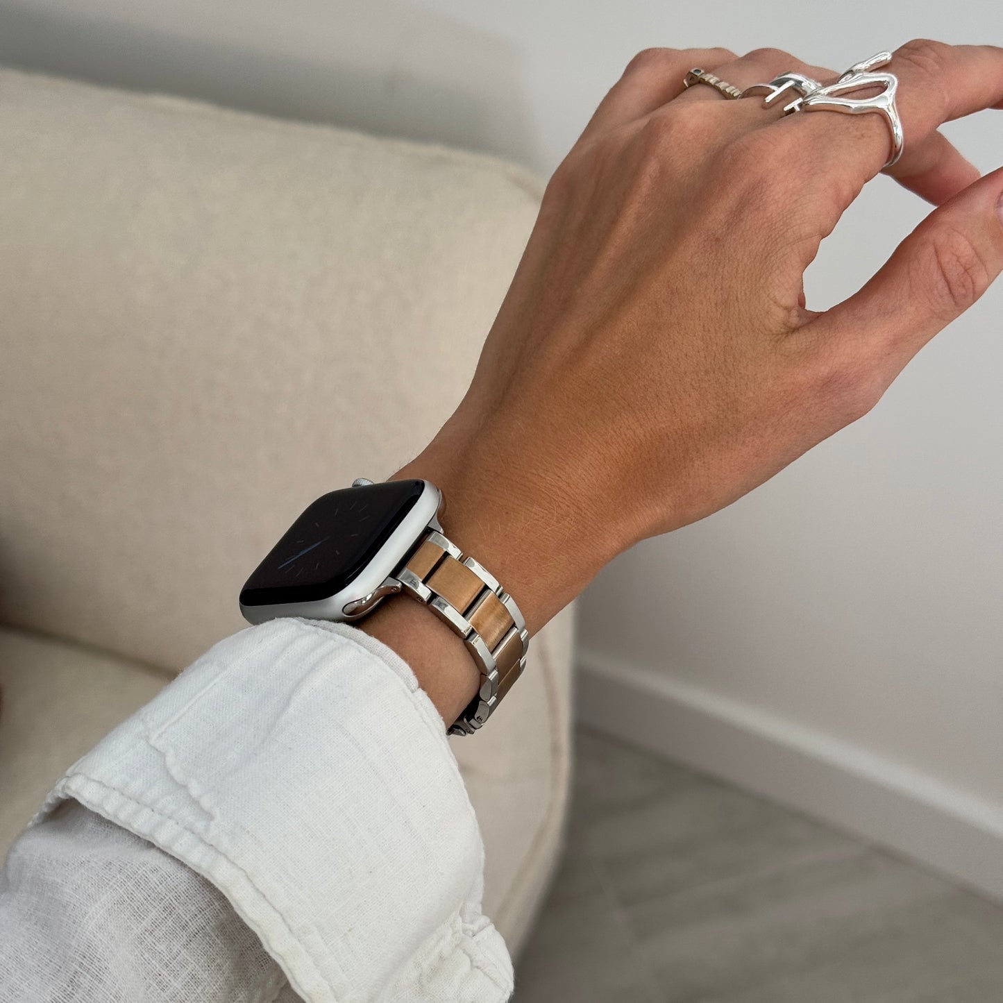Slim, unisex stainless steel Apple Watch band with a minimalist modern design featuring shiny outer links and brushed inner links. Waterproof and perfect for everyday wear. Compatible with Apple Watch Series 1-10, SE, and Ultra