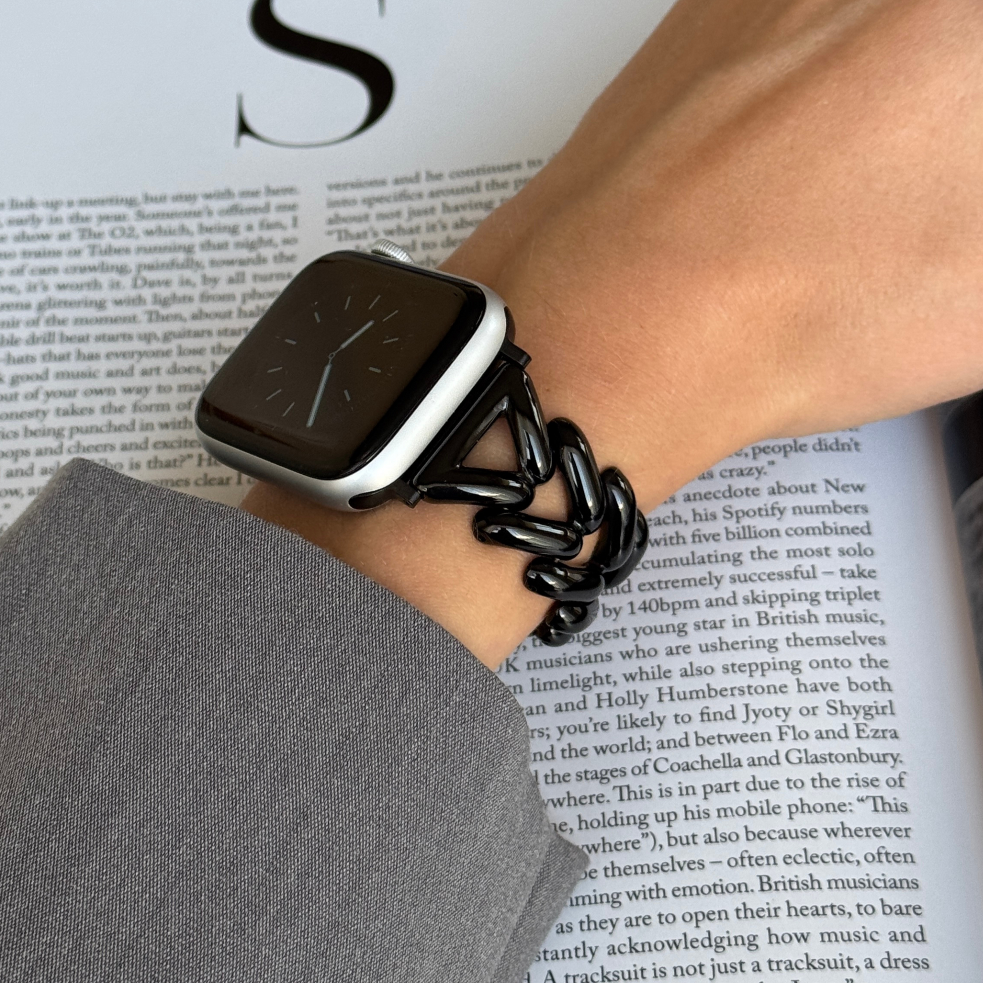 Luxurious stainless steel Apple Watch band with a unique, feminine design and a beautiful shine. Elevates any outfit with effortless elegance. Compatible with Apple Watch Series 1-10, SE, and Ultra