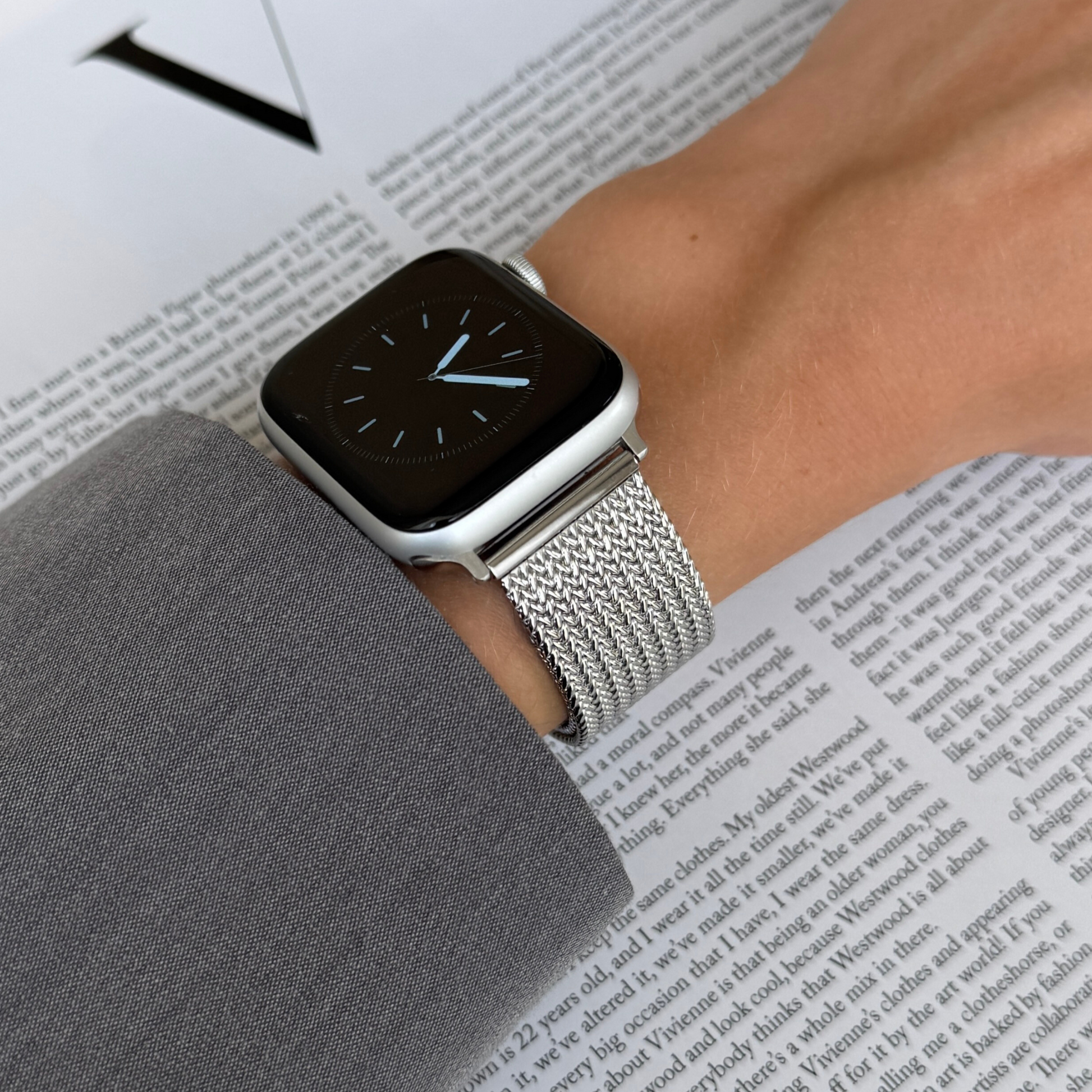 Apple Watch Band, iWatch loop strap 45mm 44mm 42mm 41mm 40mm 38mm, Luxury Women Metal Bracelet, Apple Watch 10 loop armband gift
