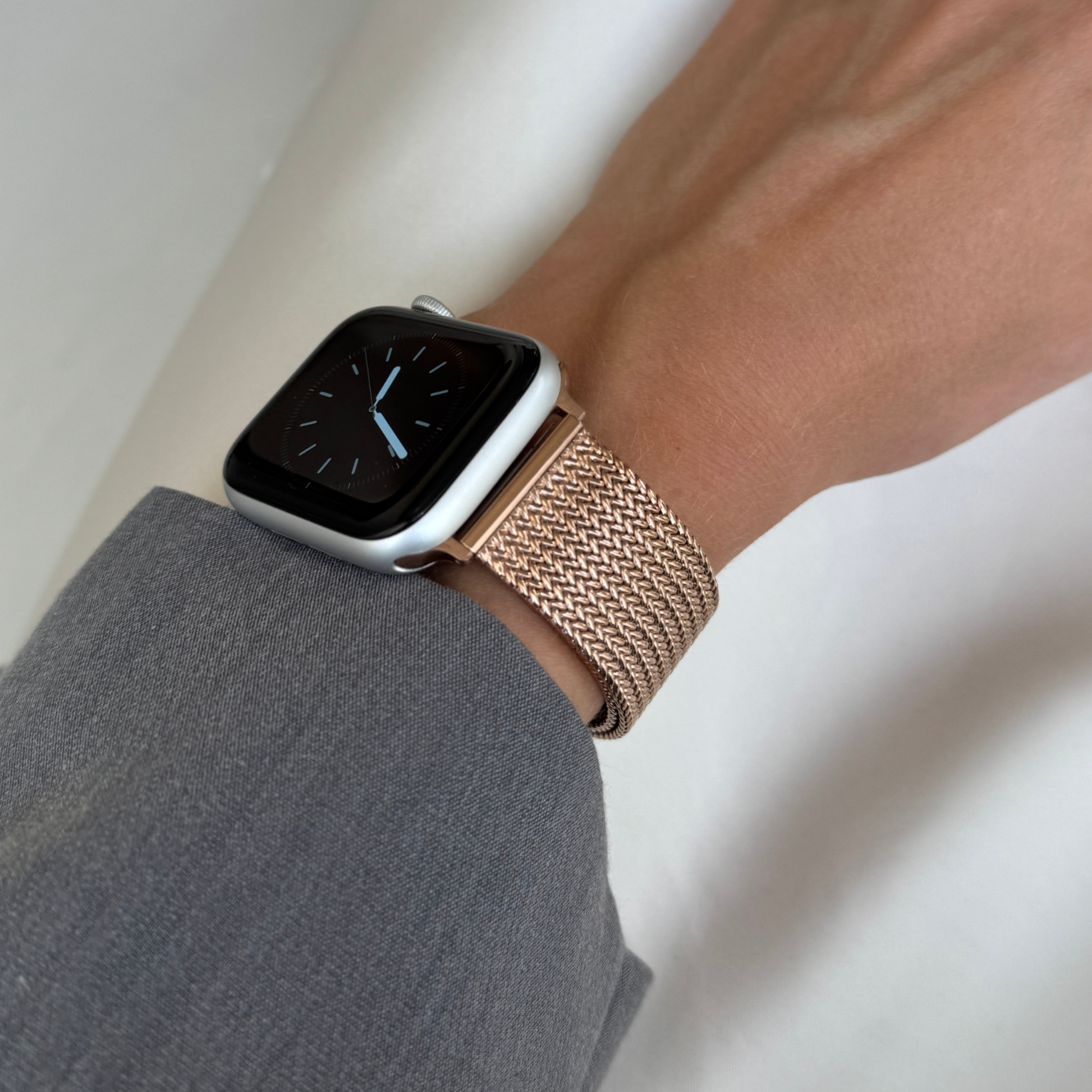 Apple Watch Band, iWatch loop strap 45mm 44mm 42mm 41mm 40mm 38mm, Luxury Women Metal Bracelet, Apple Watch 10 loop armband gift