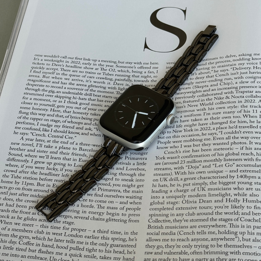 Black Slim and feminine Apple Watch band with a luxurious design, perfect for the clean girl aesthetic. Stylish, elegant, and compatible with Apple Watch 38mm to 49mm