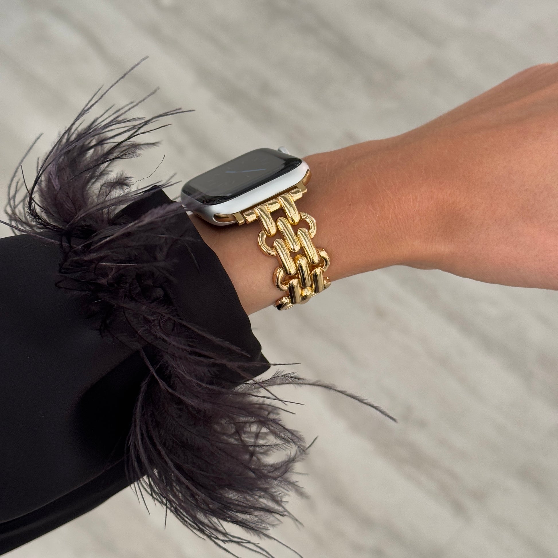 Fashionable stainless steel Apple Watch band with a sleek, high-polish shine. Complements every outfit and embodies the clean girl aesthetic. Compatible with Apple Watch Series 1-10, SE, and Ultra.