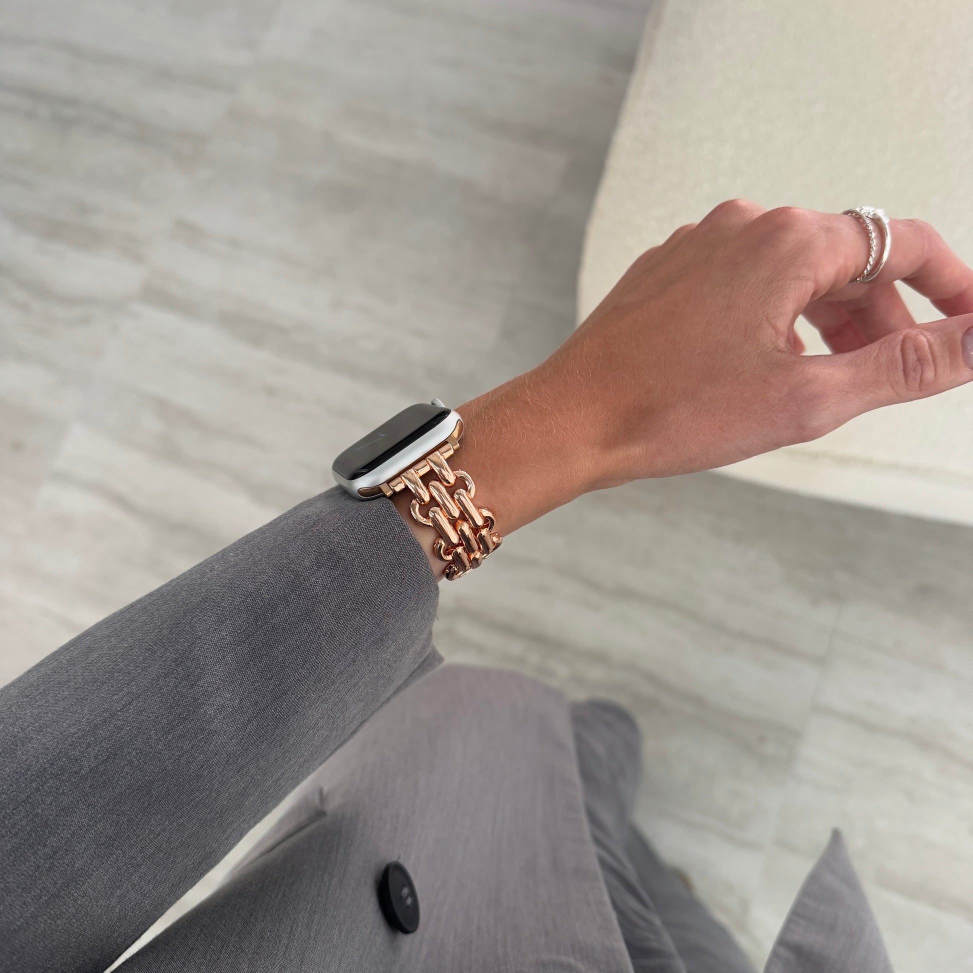 Fashionable stainless steel Apple Watch band with a sleek, high-polish shine. Complements every outfit and embodies the clean girl aesthetic. Compatible with Apple Watch Series 1-10, SE, and Ultra.