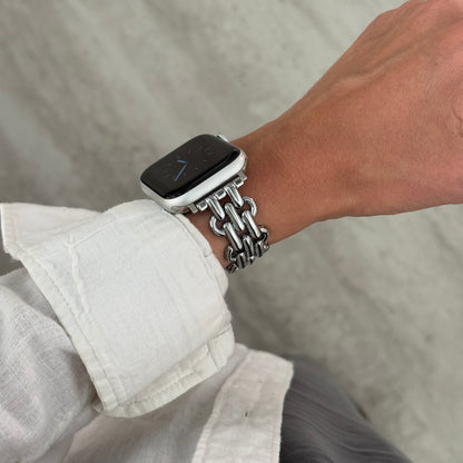 Fashionable stainless steel Apple Watch band with a sleek, high-polish shine. Complements every outfit and embodies the clean girl aesthetic. Compatible with Apple Watch Series 1-10, SE, and Ultra.
