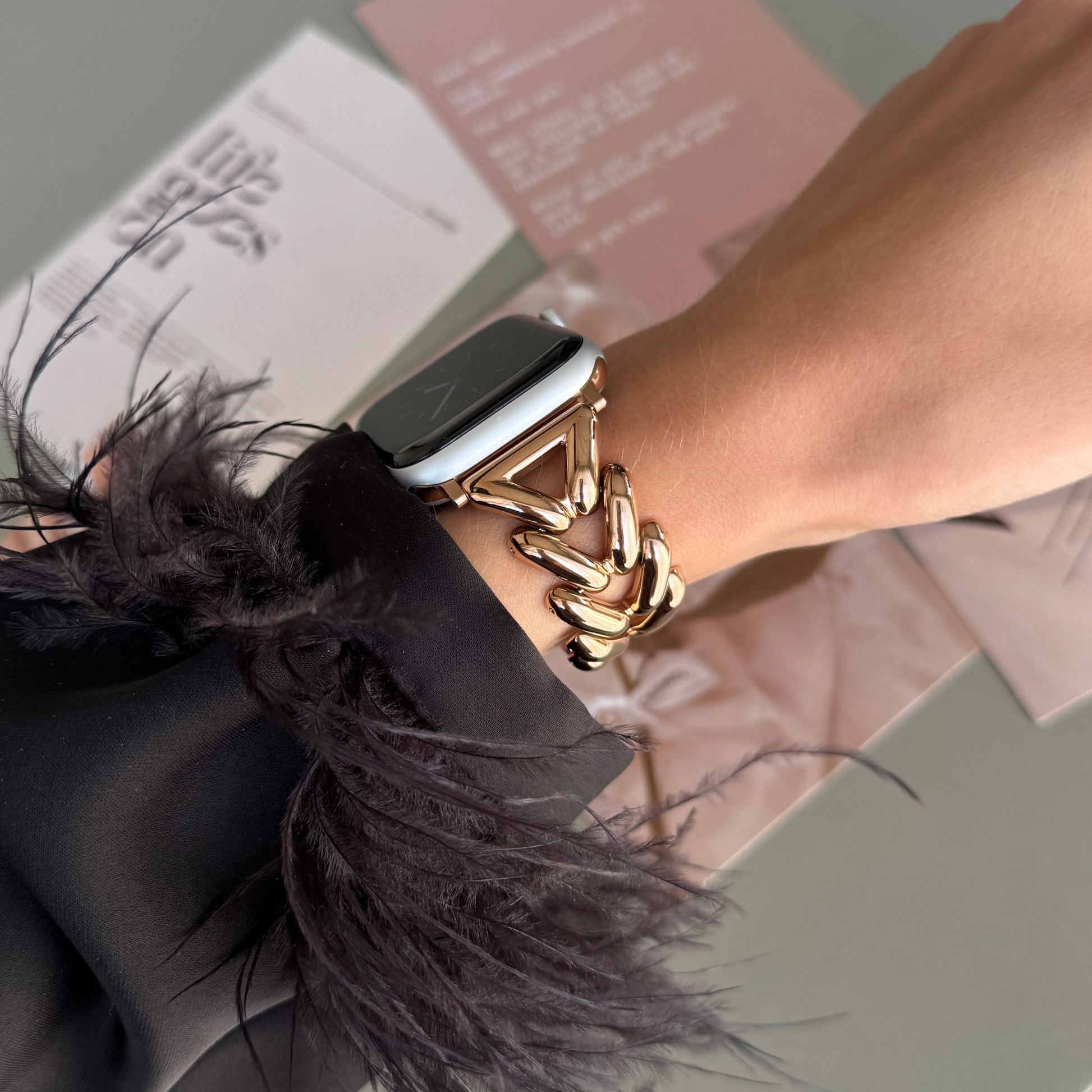 Apple Watch Band, iWatch loop strap 45mm 44mm 42mm 41mm 40mm 38mm, Luxury Women Metal Bracelet, Apple Watch 10 loop armband gift