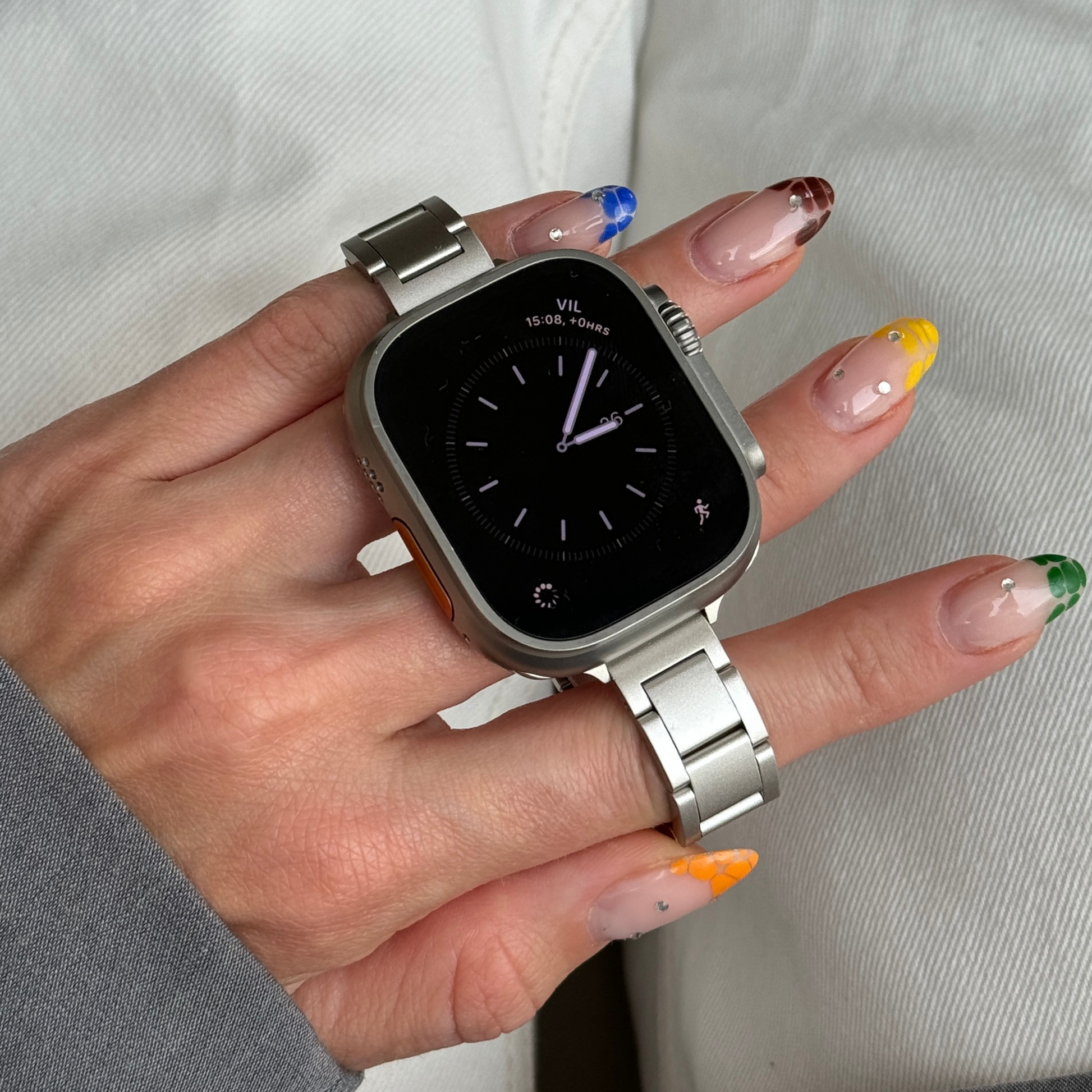 Slim, unisex stainless steel Apple Watch band with a minimalist modern design featuring shiny outer links and brushed inner links. Waterproof and perfect for everyday wear. Compatible with Apple Watch Series 1-10, SE, and Ultra