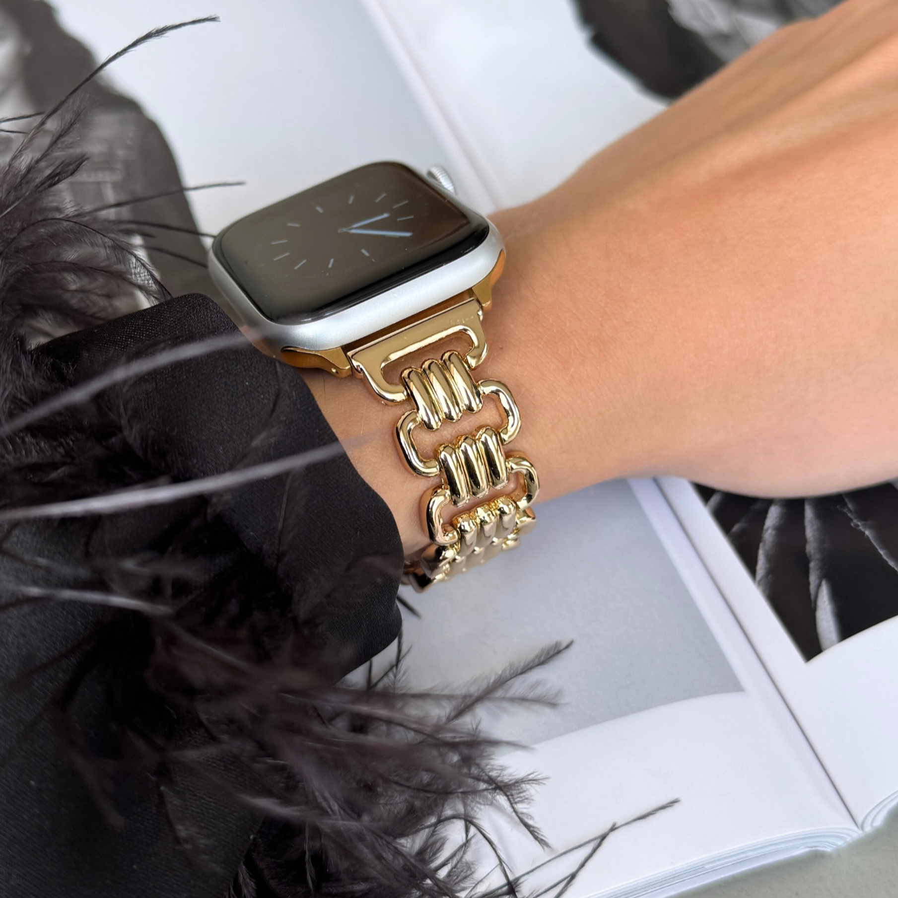 Feminine and luxurious Apple Watch band with a unique, high-end design. A statement piece for women who love elegance. Compatible with Apple Watch Series 1-10, SE, and Ultra.