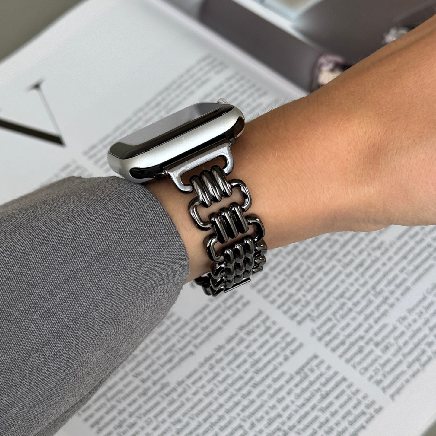 Feminine and luxurious Apple Watch band with a unique, high-end design. A statement piece for women who love elegance. Compatible with Apple Watch Series 1-10, SE, and Ultra.