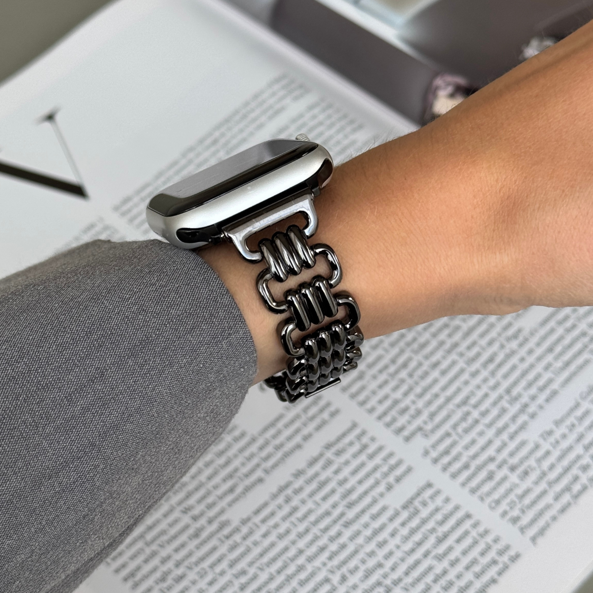 Feminine and luxurious Apple Watch band with a unique, high-end design. A statement piece for women who love elegance. Compatible with Apple Watch Series 1-10, SE, and Ultra.