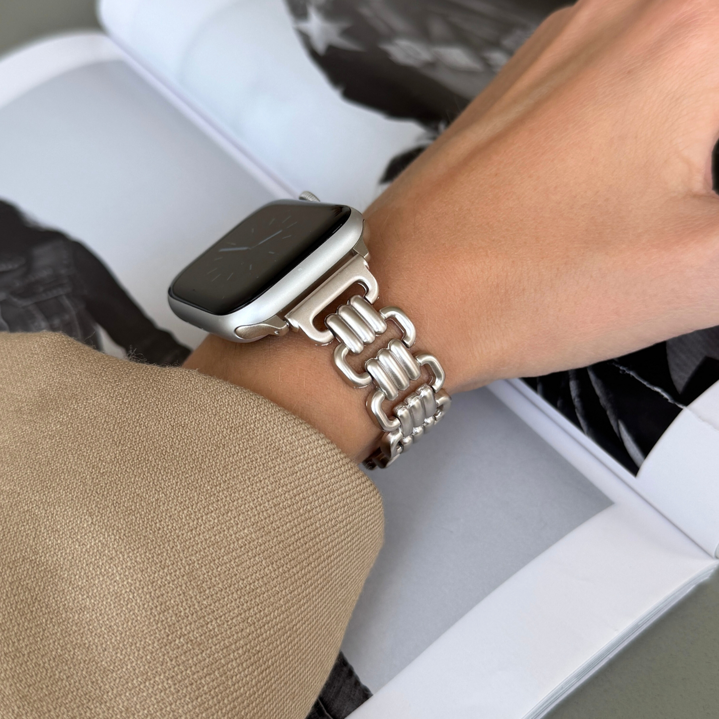 Feminine and luxurious Apple Watch band with a unique, high-end design. A statement piece for women who love elegance. Compatible with Apple Watch Series 1-10, SE, and Ultra.