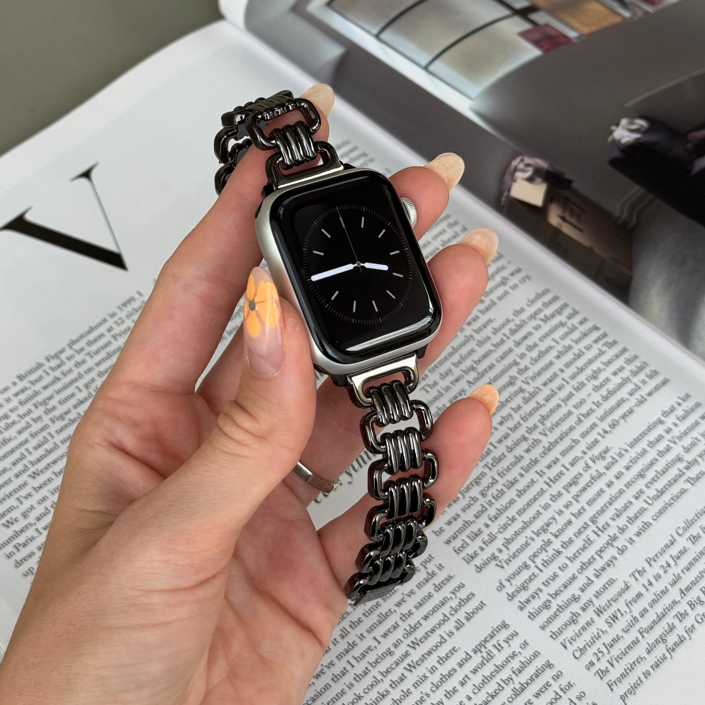 Feminine and luxurious Apple Watch band with a unique, high-end design. A statement piece for women who love elegance. Compatible with Apple Watch Series 1-10, SE, and Ultra.