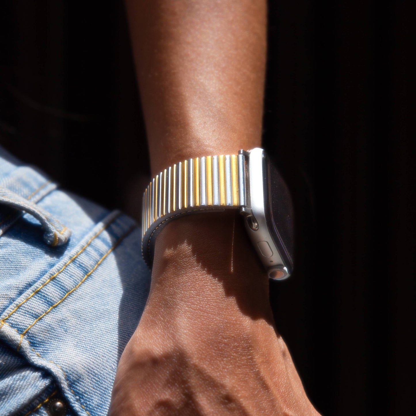 Stainless steel, waterproof Apple Watch band with a chic loop design. Features a multi-color finish and an easy-to-resize design for a perfect fit. Compatible with Apple Watch Series 1-10, SE, and Ultra.