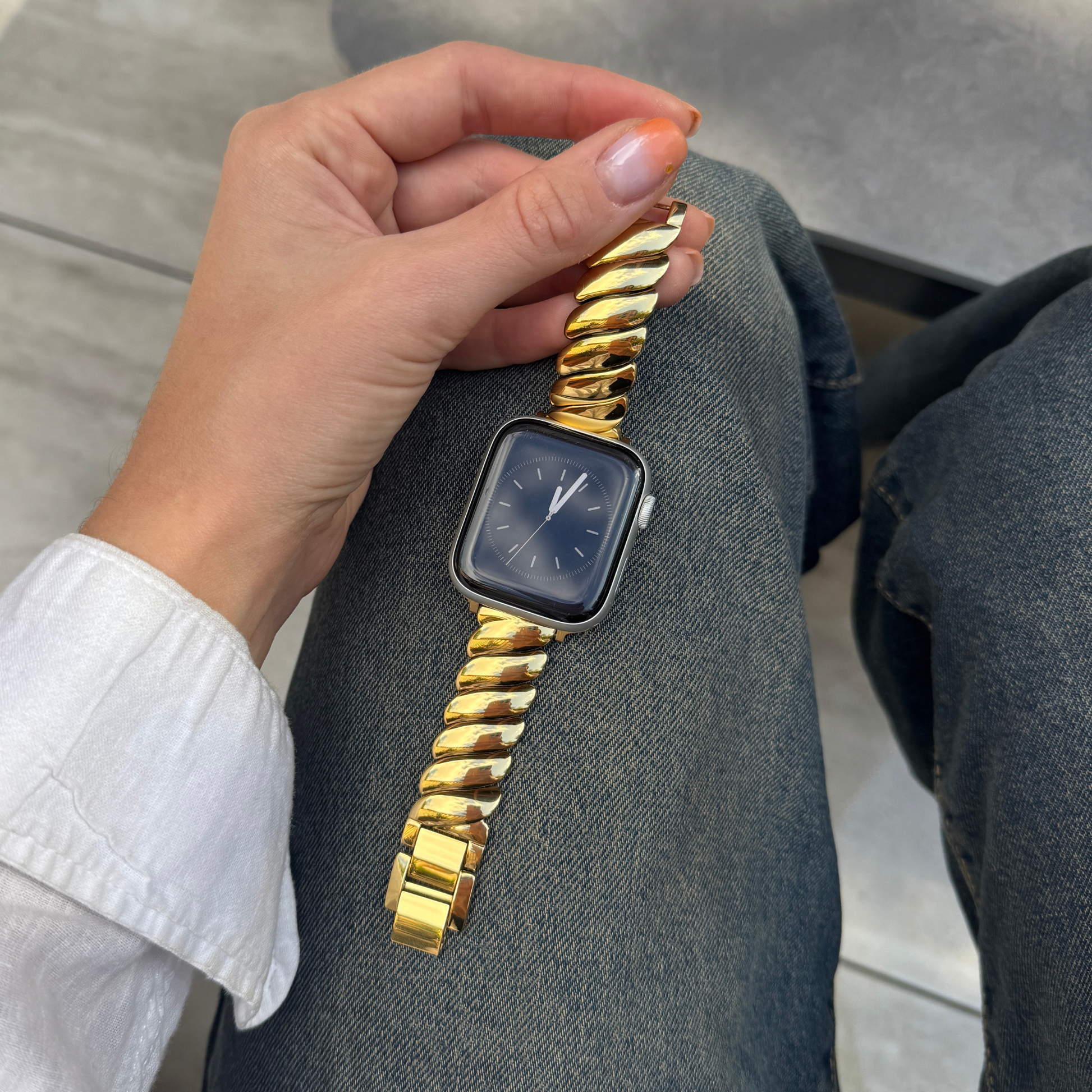 Elevate your style with our Twist Apple Watch Band. Crafted from premium stainless steel and available in silver, gold, rose gold, black, this band fits Apple Watch sizes 38mm to 49mm, including Series 10, 9, 8, 7, 6, 5, 4, 3, SE, and Ultra models. Ideal for women seeking a sophisticated touch.