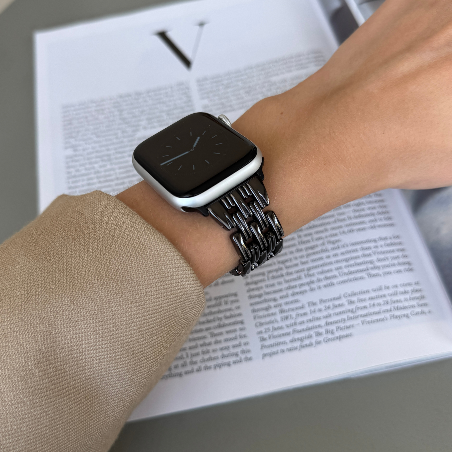 Feminine stainless steel Apple Watch band with a smooth interior and sleek, fashion-forward design. Available in gold, rose gold, silver, and black. Elevates every outfit. Compatible with Apple Watch Series 1-10, SE, and Ultra