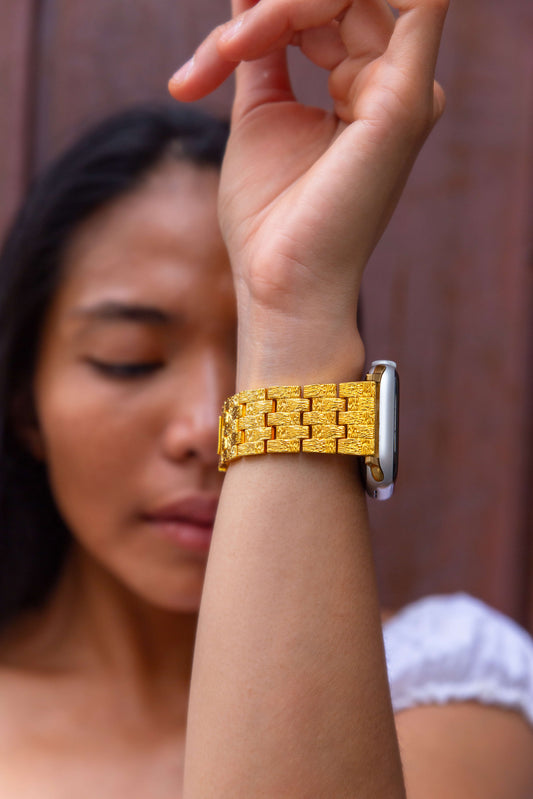 Vintage-inspired stainless steel Apple Watch band with an intricate baroque pattern. Features a mix of brushed matte and polished shine for a luxurious look. Compatible with Apple Watch Series 1-10, SE, and Ultra.