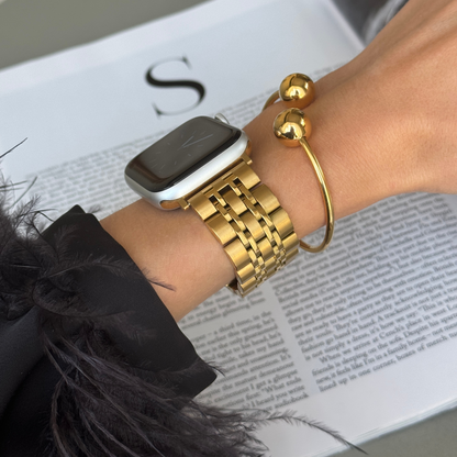 Stainless steel, waterproof Apple Watch band with a minimalist yet classy design and a secure, comfortable clasp. Unisex and high-quality. Compatible with Apple Watch Series 1-10, SE, and Ultra.