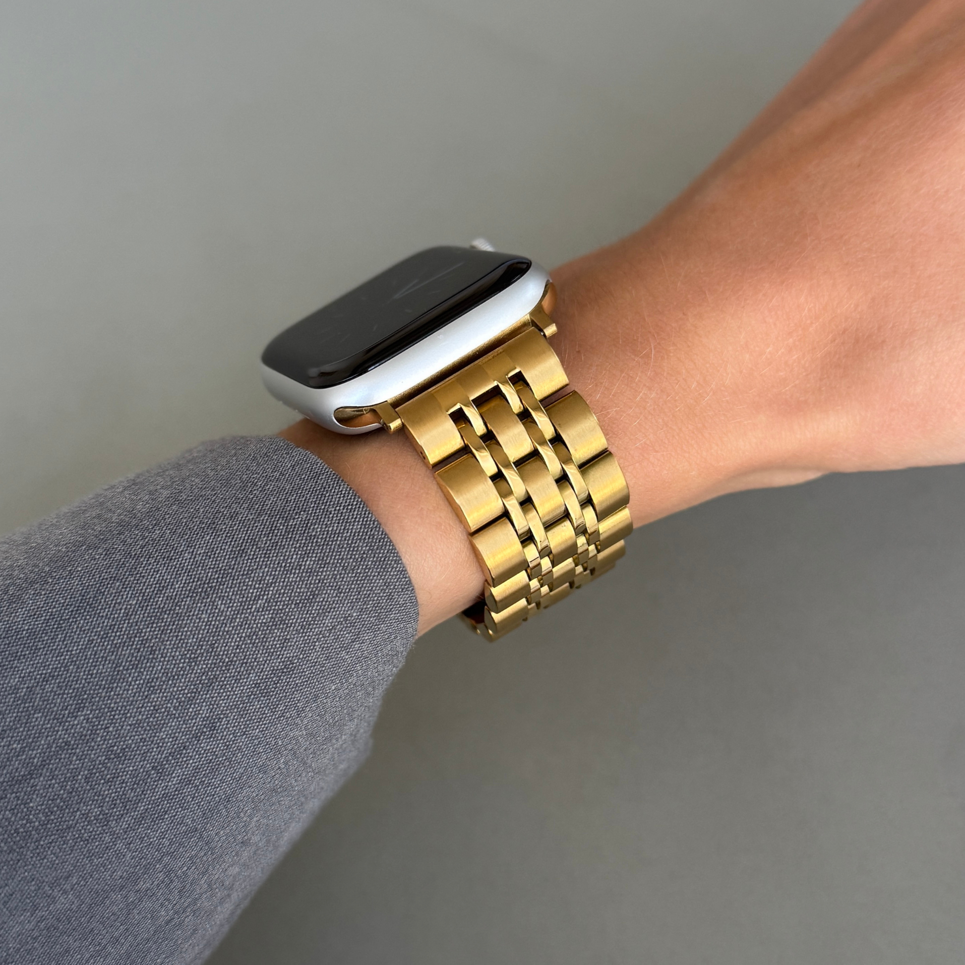 Stainless steel, waterproof Apple Watch band with a minimalist yet classy design and a secure, comfortable clasp. Unisex and high-quality. Compatible with Apple Watch Series 1-10, SE, and Ultra.