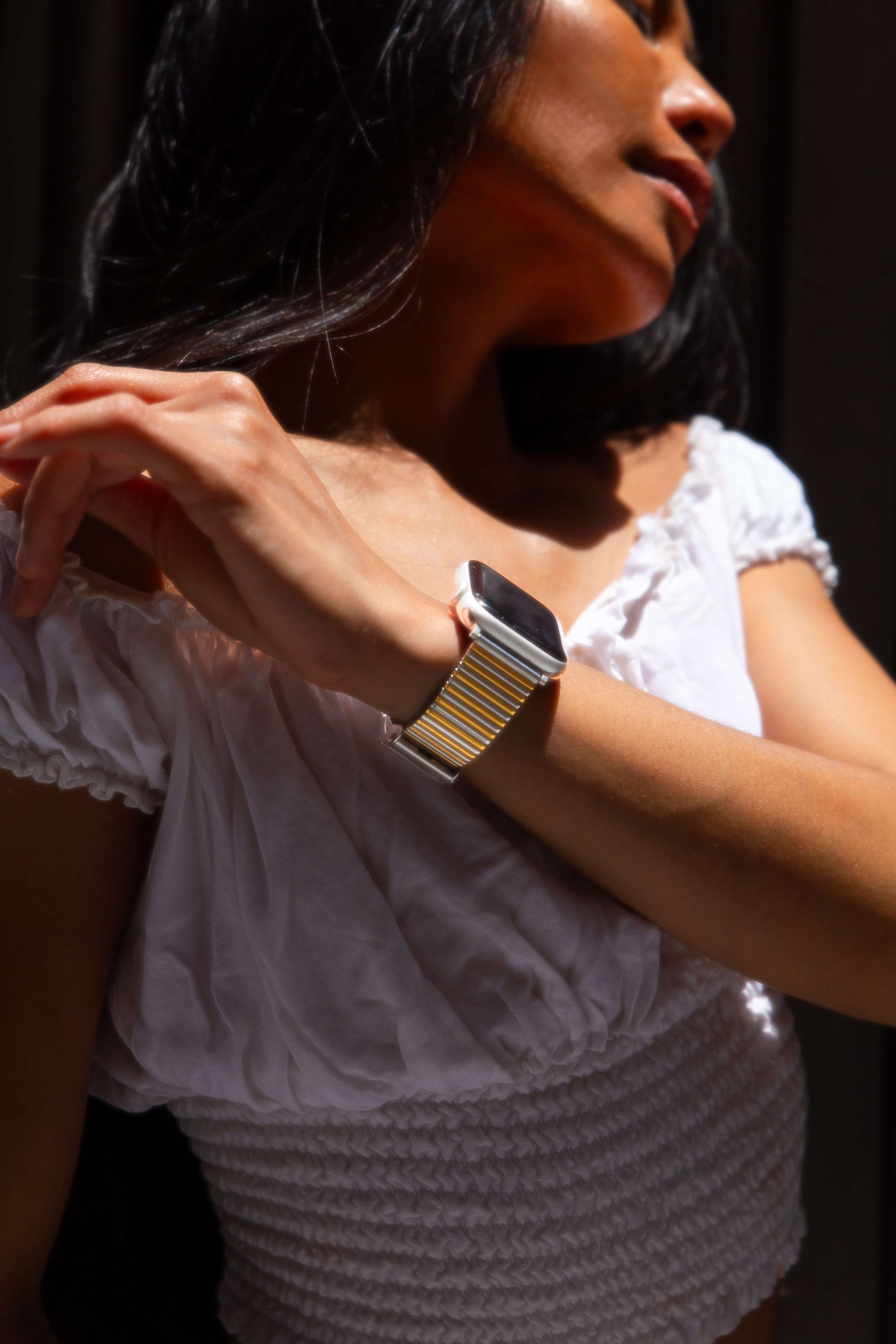 Stainless steel, waterproof Apple Watch band with a chic loop design. Features a multi-color finish and an easy-to-resize design for a perfect fit. Compatible with Apple Watch Series 1-10, SE, and Ultra.