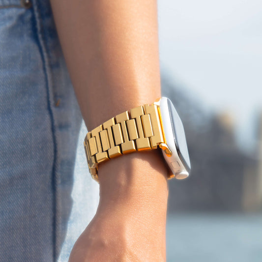 Sleek and modern unisex stainless steel Apple Watch band with a brushed metal finish. Waterproof and durable for everyday wear. Compatible with Apple Watch Series 1-10, SE, and Ultra